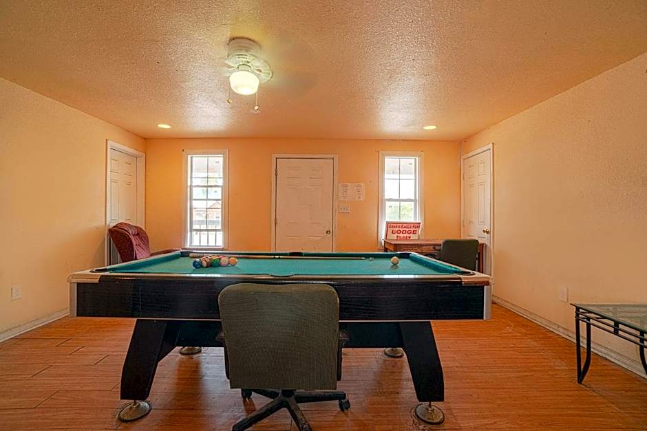 Grand Eagle Ford Lodge & RV Park