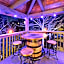 Ryes and Shine Bootlegger's Cabin! Hot Tub* Pool* Arcade* Billiards *EV * Pet Friendly