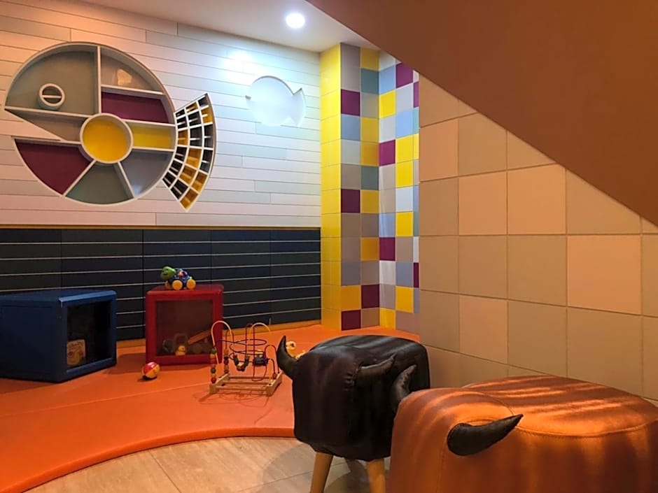 โรงแรมโกลว์ รัตนา เพลส