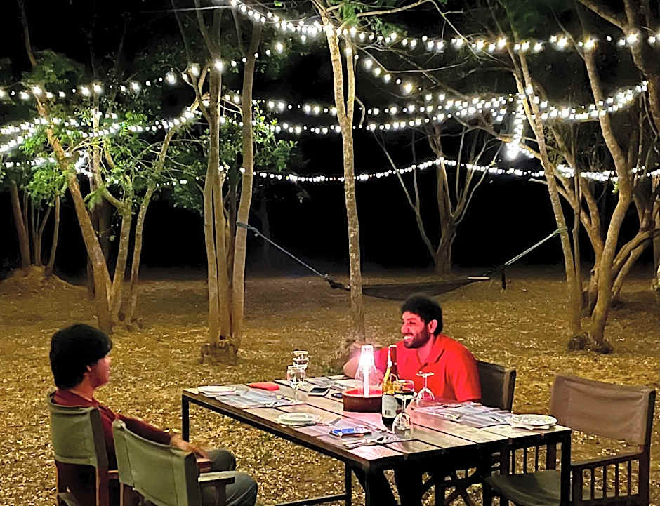 Funky Leopard Safari Lodge Bordering Yala National Park