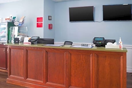 Econo Lodge Inn & Suites South Sandusky
