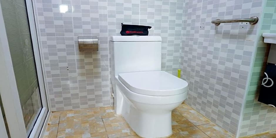 RedDoorz Plus near Camella La Brisa Lapulapu