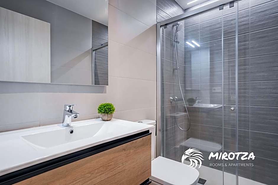 MIROTZA ROOMS AND APARTMENTS