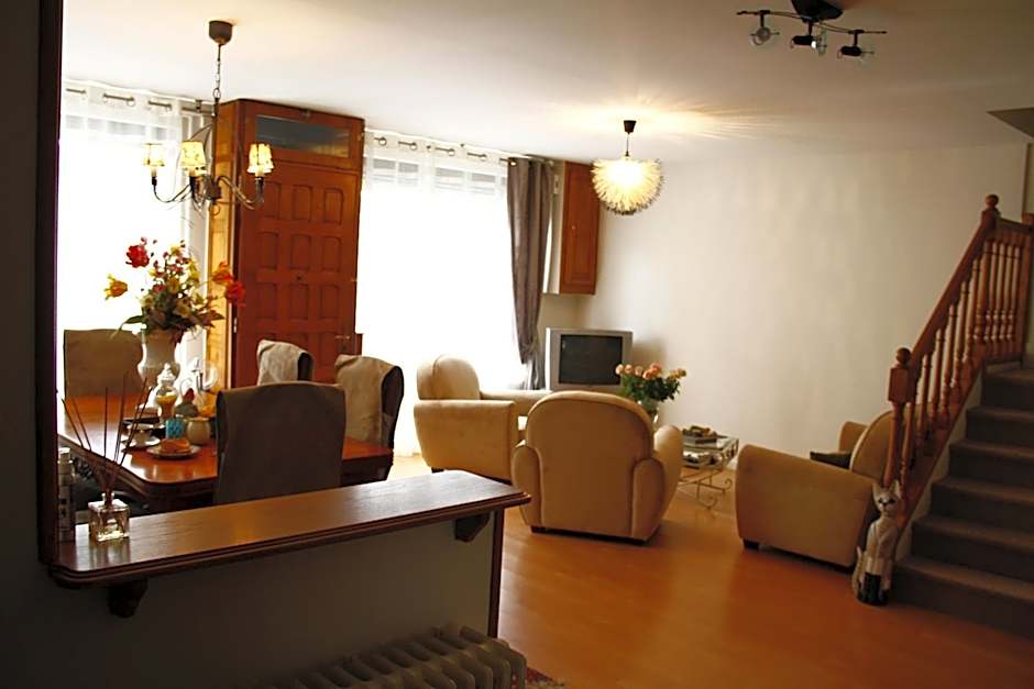 La Petite Maison près de l'Eglise