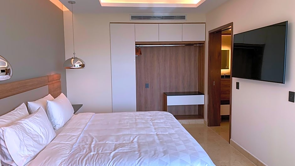 Holiday Inn & Suites Puerto Vallarta Marina & Golf By IHG