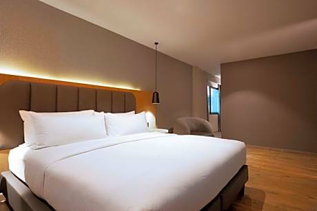 Junior King Suite with Seating Area