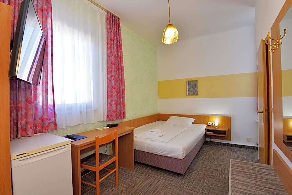 Foto 1 de 5 de Single Room