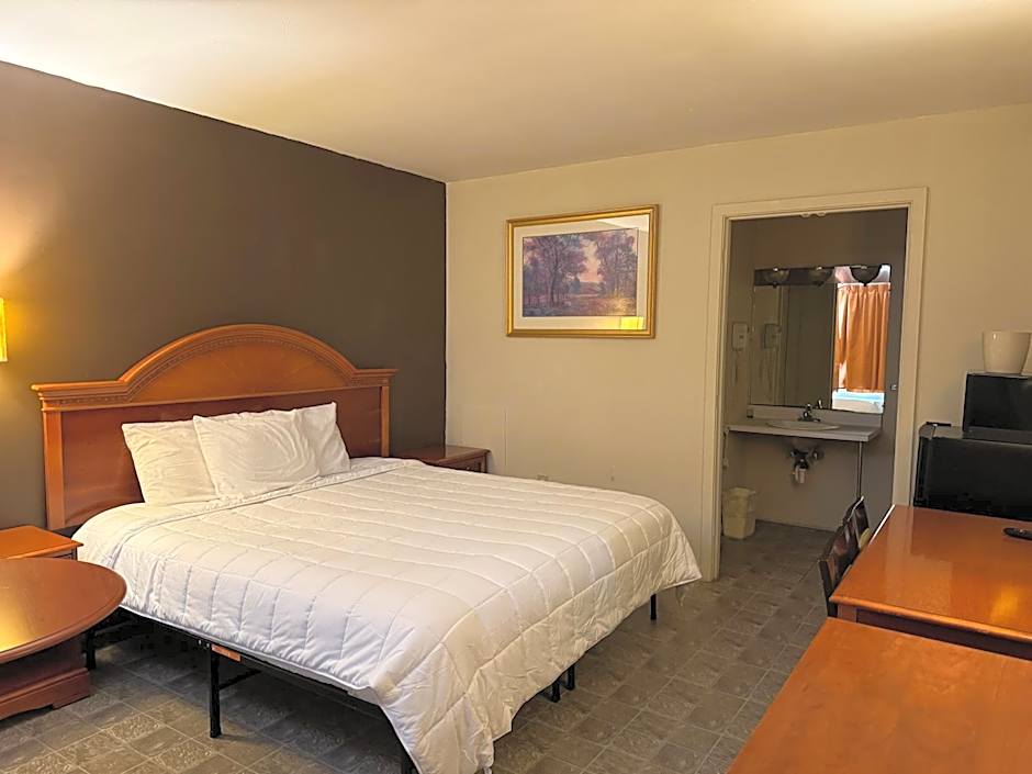 Country Club Inn & Suites