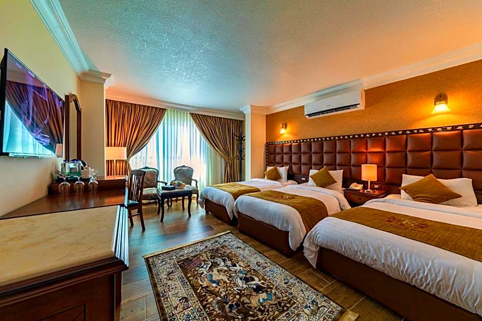 Town Season Hotel