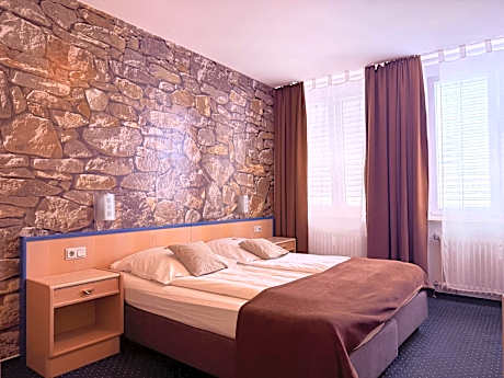 Hotel Stadt Hamburg am Fluss Saarbrücken by Klassen Stay
