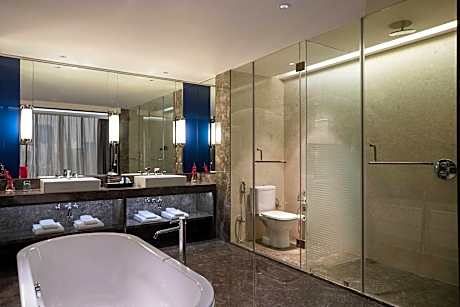 Executive Room, 1 King Bed, Balcony