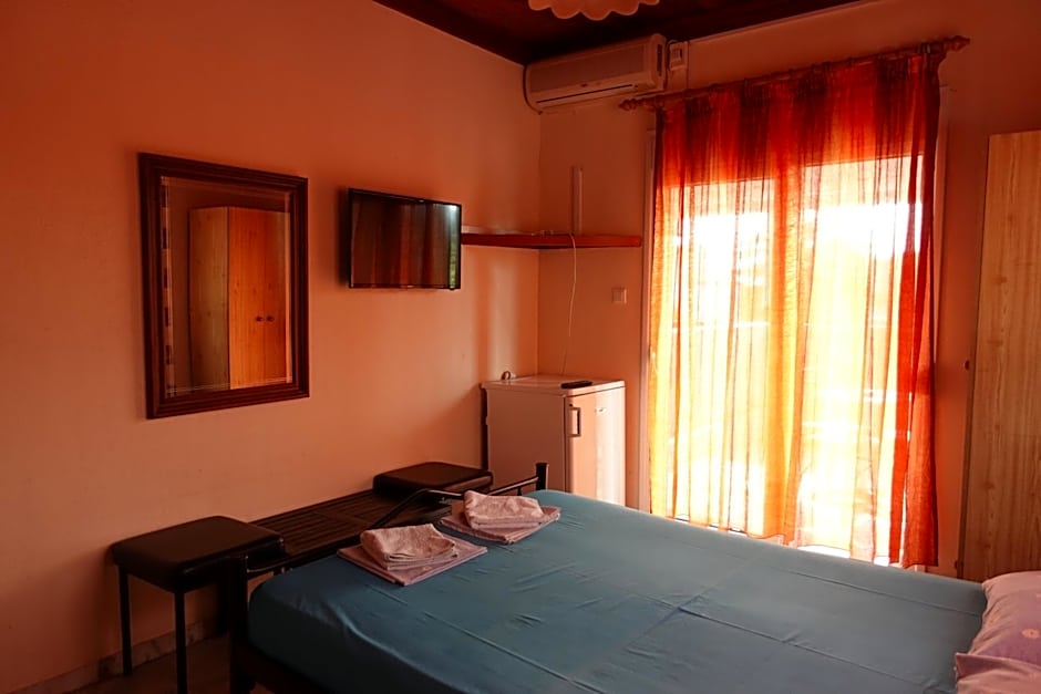 Camping Mitikas and Bungalows