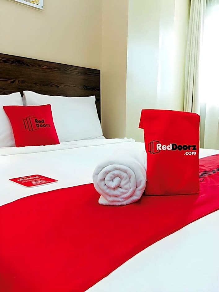 RedDoorz near Osmena Highway 1