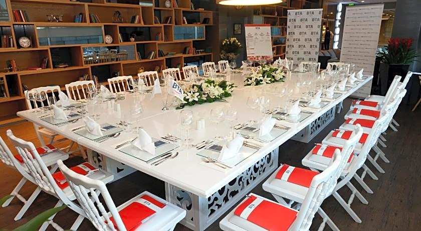 Tav Airport Hotel Izmir