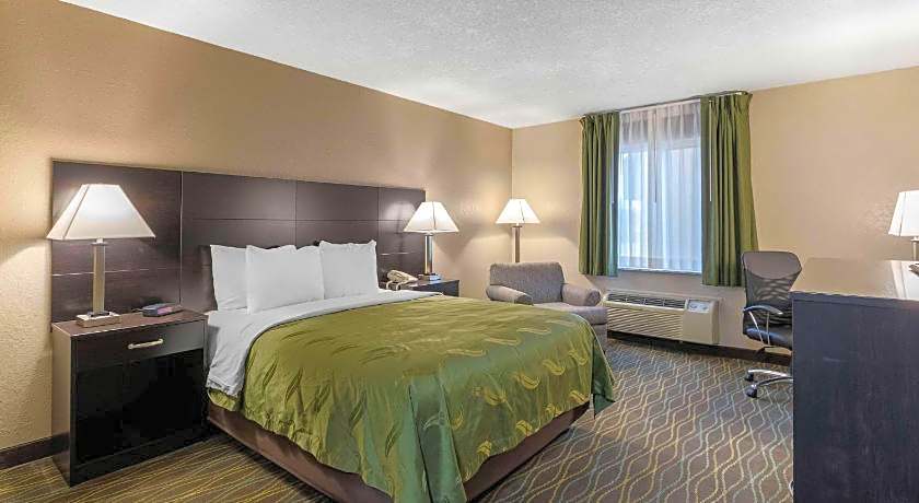Quality Inn & Suites Des Moines - Merle Hay Road