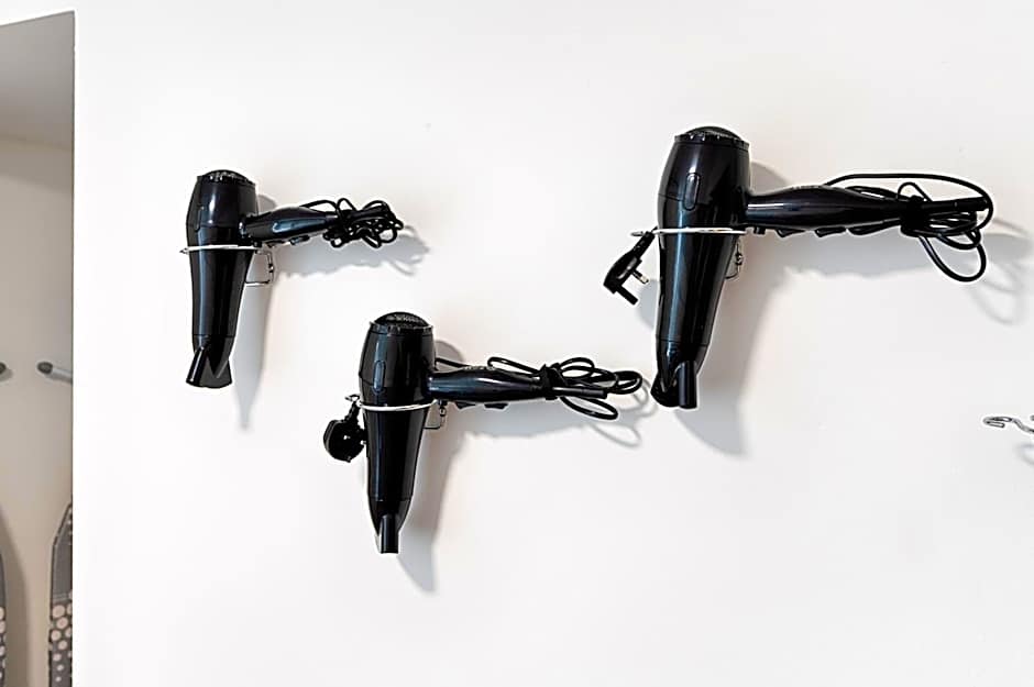 Contractor Base - Kitchen - Parking Included