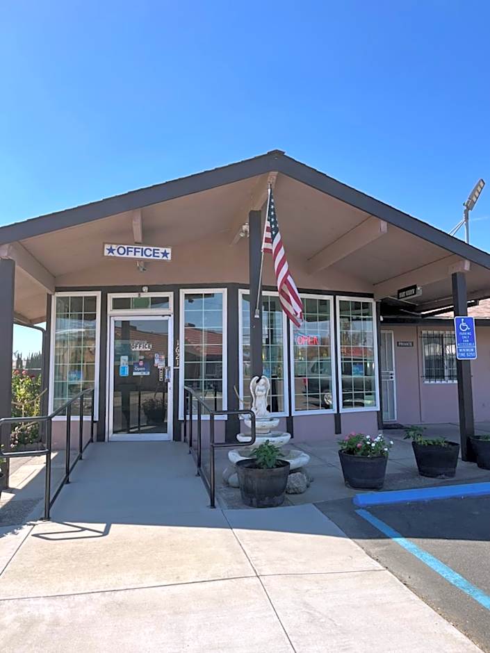 Maple Inn and Suites Los Banos