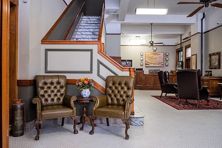 Gardner Hotel
