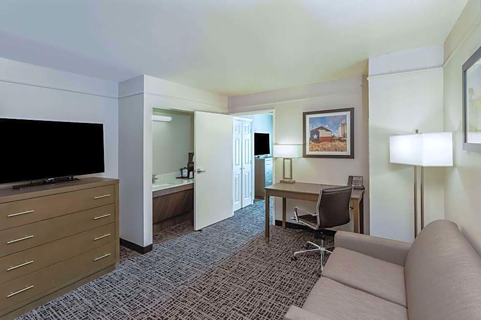 La Quinta Inn & Suites by Wyndham Rockwall