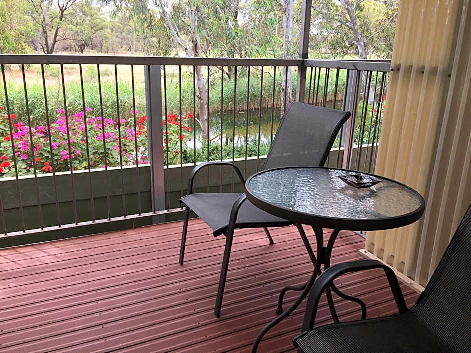 Donald Riverside Motel