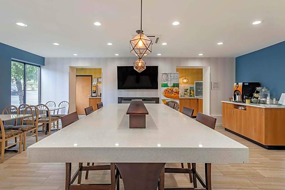 Quality Inn & Suites Chattanooga West near Lookout Mountain