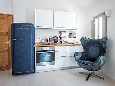 Splendid Suite with Two Private Heated Outdoor Pools & Caldera Sea View