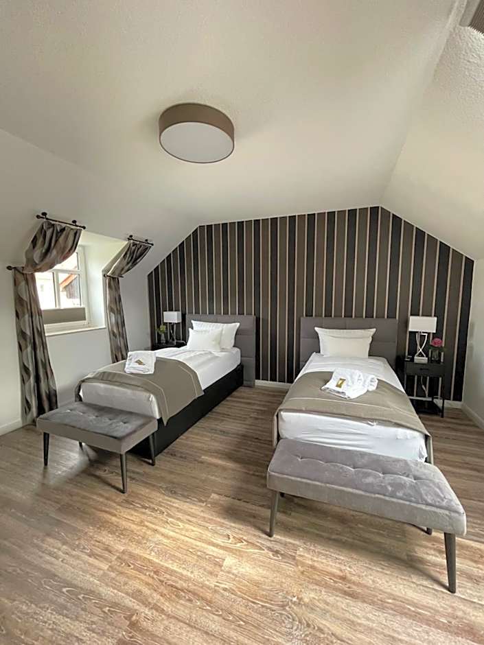 "Zur Altstadt - Am Fuße der Osterburg" Gaststätte, Pension, FEWO