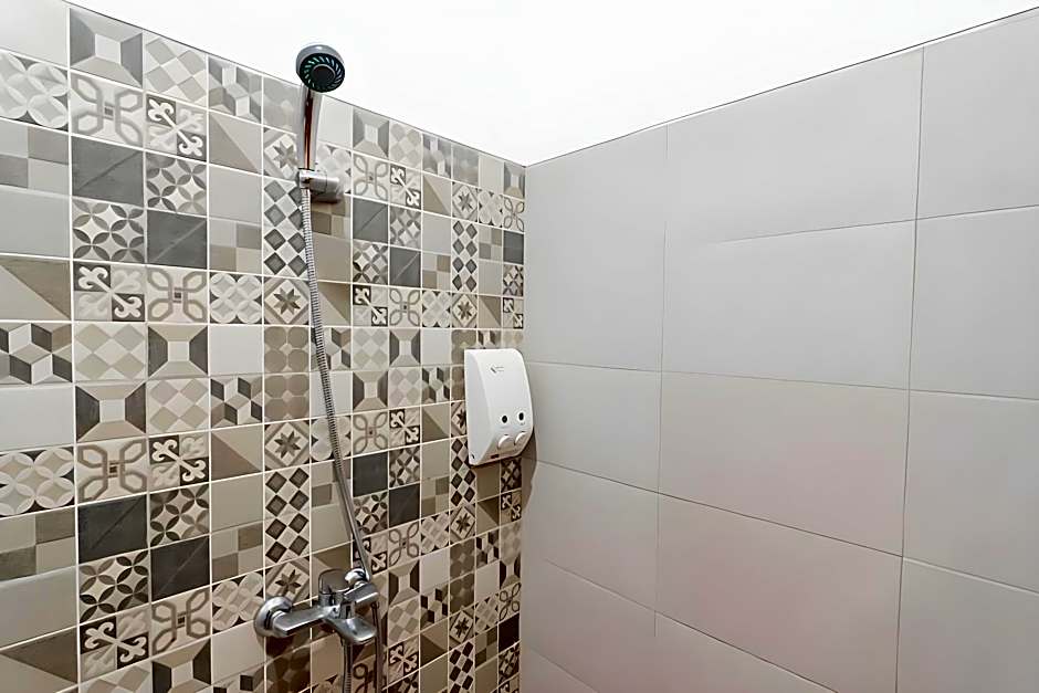 RedDoorz near Exit Toll Moh Toha