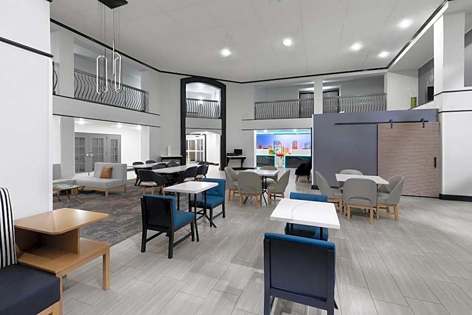 La Quinta Inn & Suites by Wyndham Houston Bush Iah South