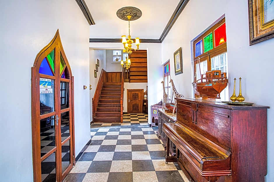 Tembo House Hotel