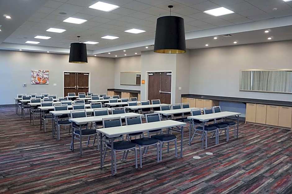 La Quinta Inn & Suites by Wyndham Lewisville