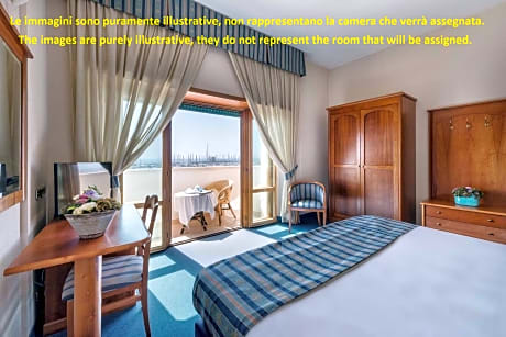 Deluxe Double or Twin Room with Balcony and Sea View