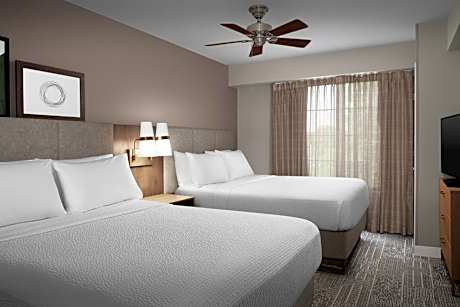 2 Queen Beds 1 Bedroom Suite