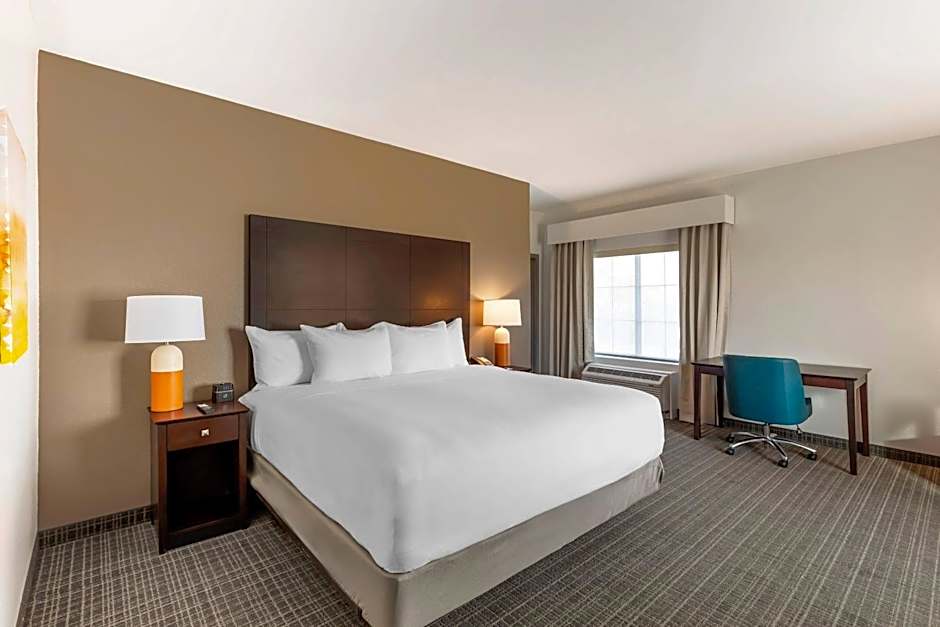 Comfort Inn & Suites Verona at Turning Stone Resort Casino