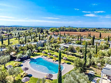 ISA-Green building-residence with swimming-pool in Cecina, elegant cottages with air conditioning and private outdoor area