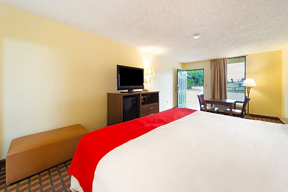 Photo 1 of 6 of 1 King Bed, Accessible