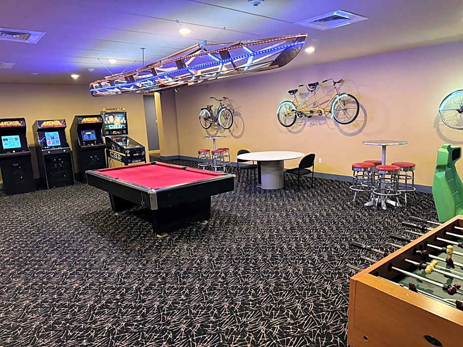 XL Terrace, Lazy River, I-O Pools, Game Room, Spa, Beach, Luxury 2-2 Penthouse!