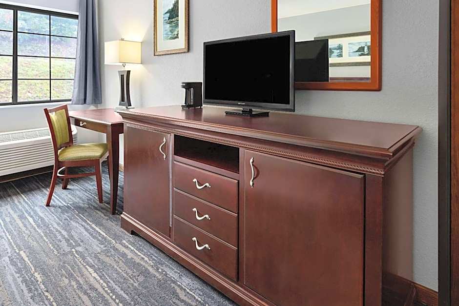 Days Inn by Wyndham Iron Mountain