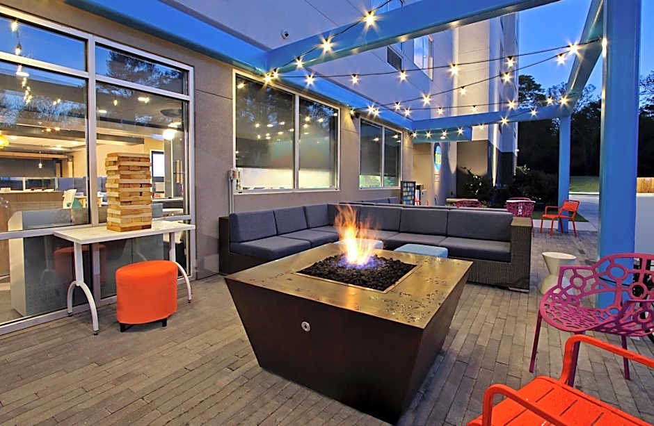 Tru by Hilton Meridian