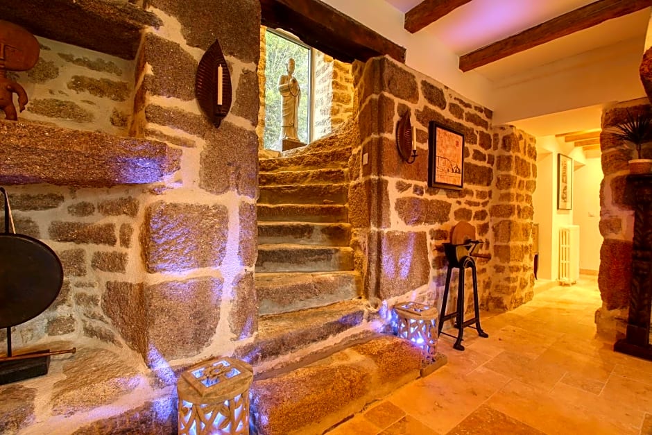 KERBELEG, ferme-manoir du XVè siècle, chambres grand confort