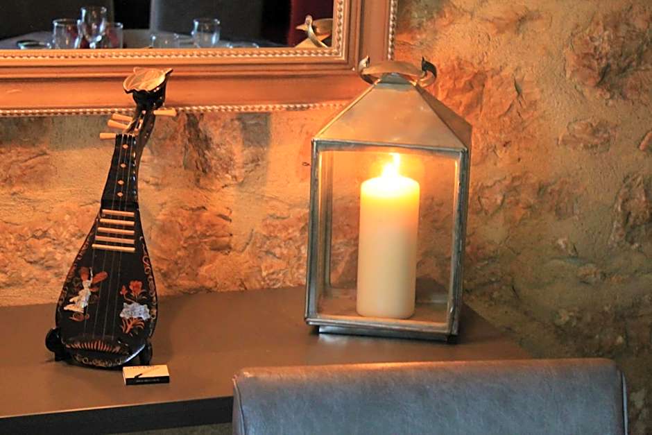 Logis Hotels- Auberge de la Tour - Hôtel et restaurant