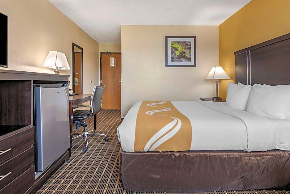 Quality Inn & Suites Warren