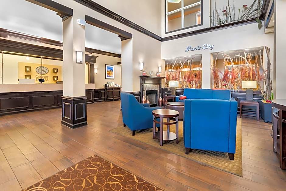 Comfort Suites At Rivergate Mall