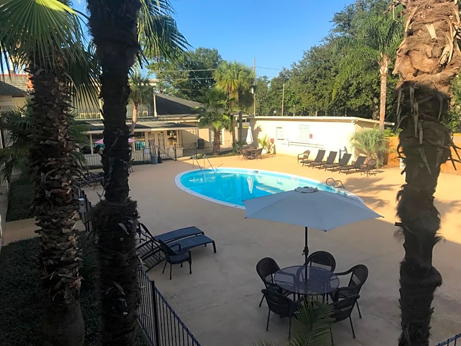 Carmel Inn and Suites Thibodaux