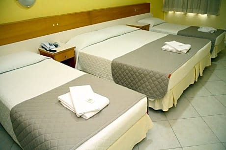 DOUBLE BED + 2 SINGLE BEDS