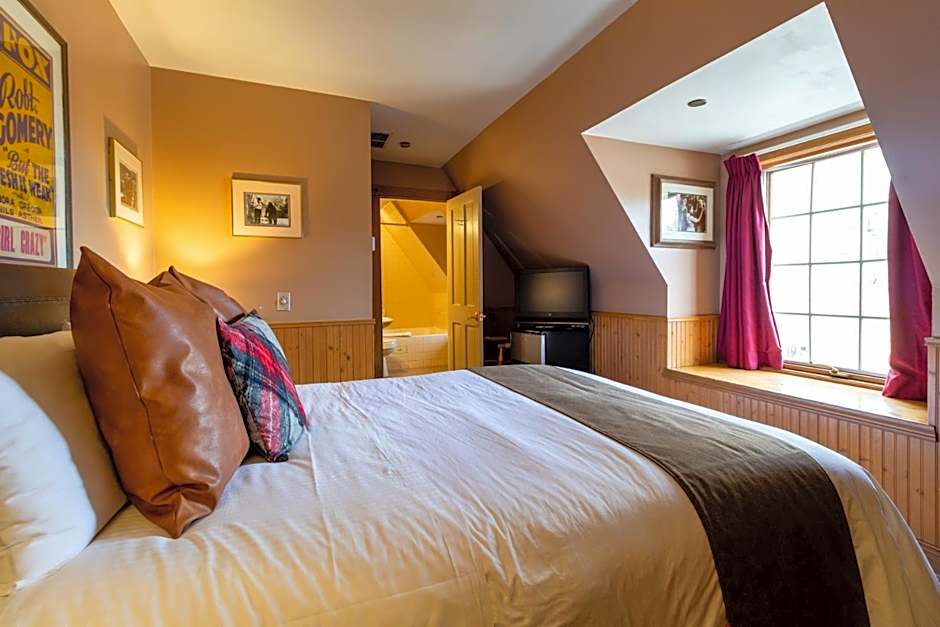 Saddleback Inn at Lake Arrowhead