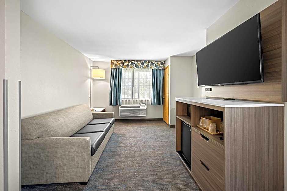 Econo Lodge Inn & Suites Santa Fe South