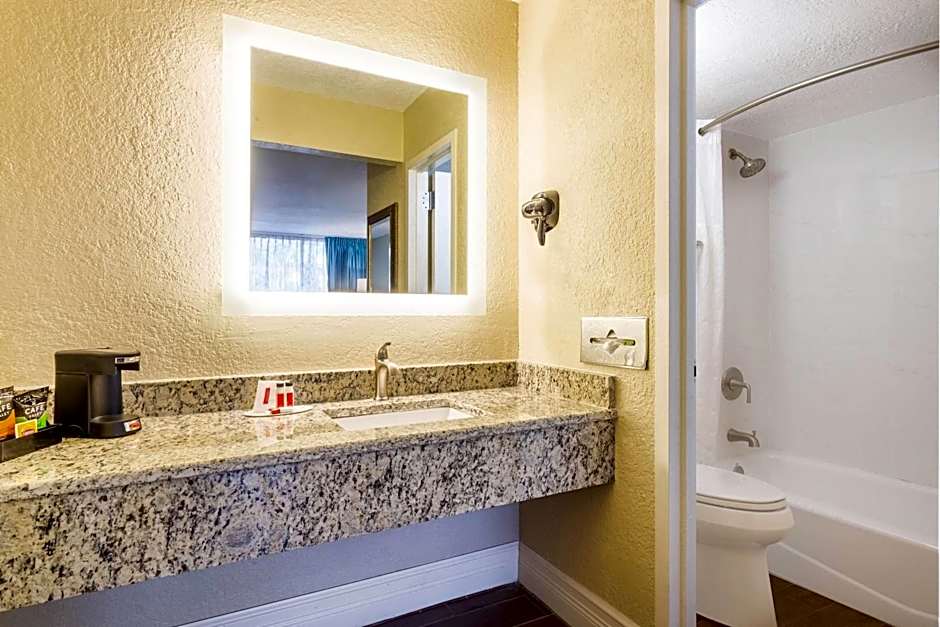 Howard Johnson by Wyndham Lakeland
