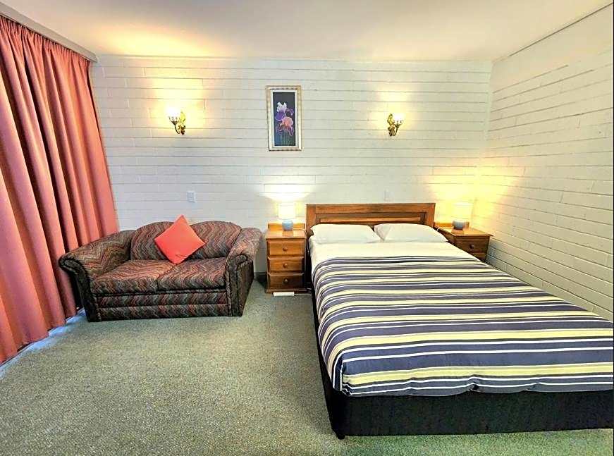 Photo 1 of 30 of Finley Motel