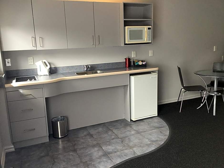 Aubyn Court Spa Motel